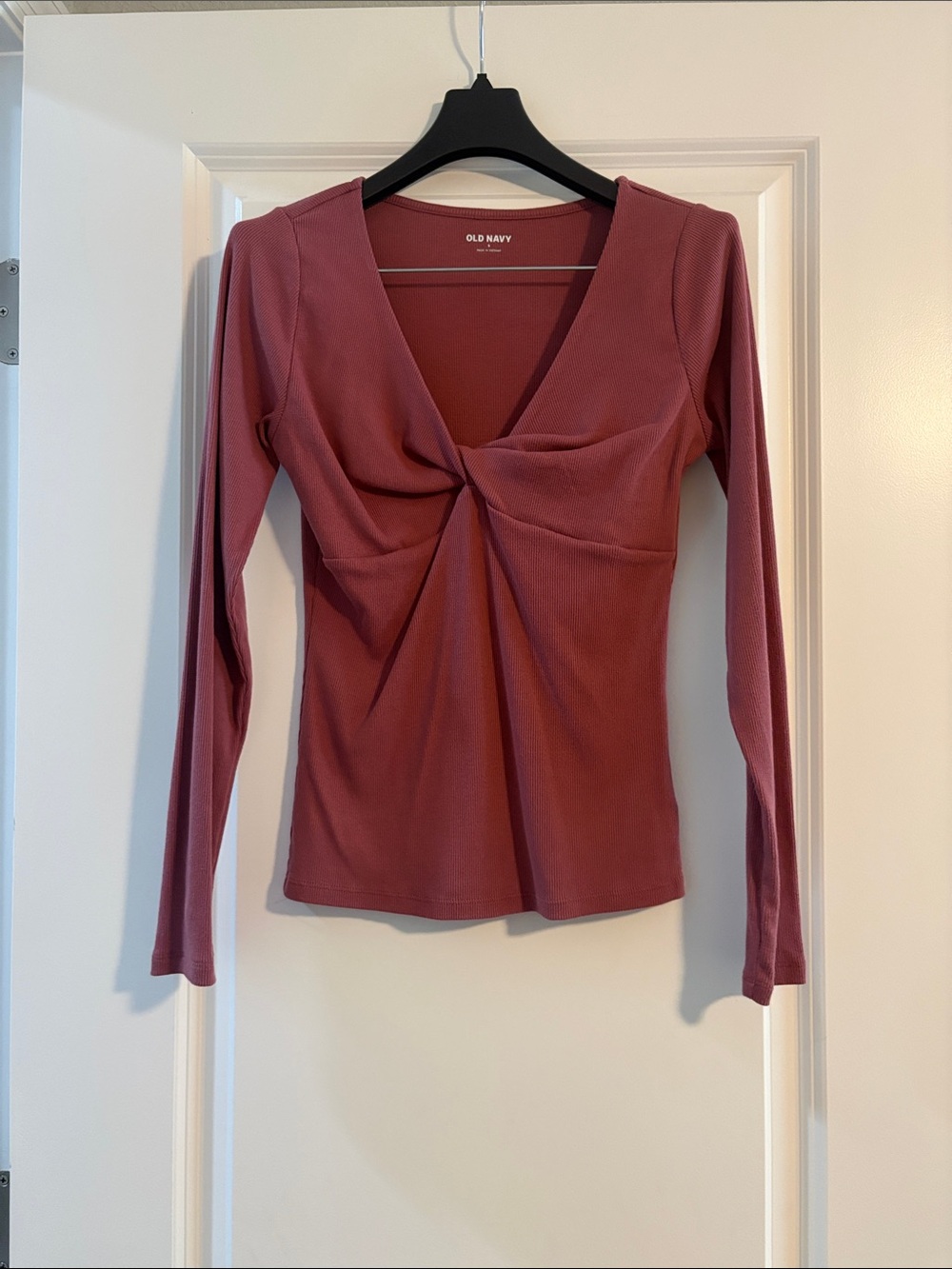 Old Navy size small pink mauve long sleeve cotton blend top, twist front
